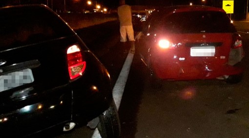 Rodovia Limeira-Piracicaba registra acidente entre carros e caminhão