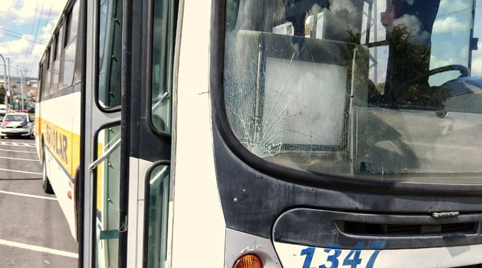 Em Piracicaba, ônibus escolar colide com jovem de 26 anos em bicicleta