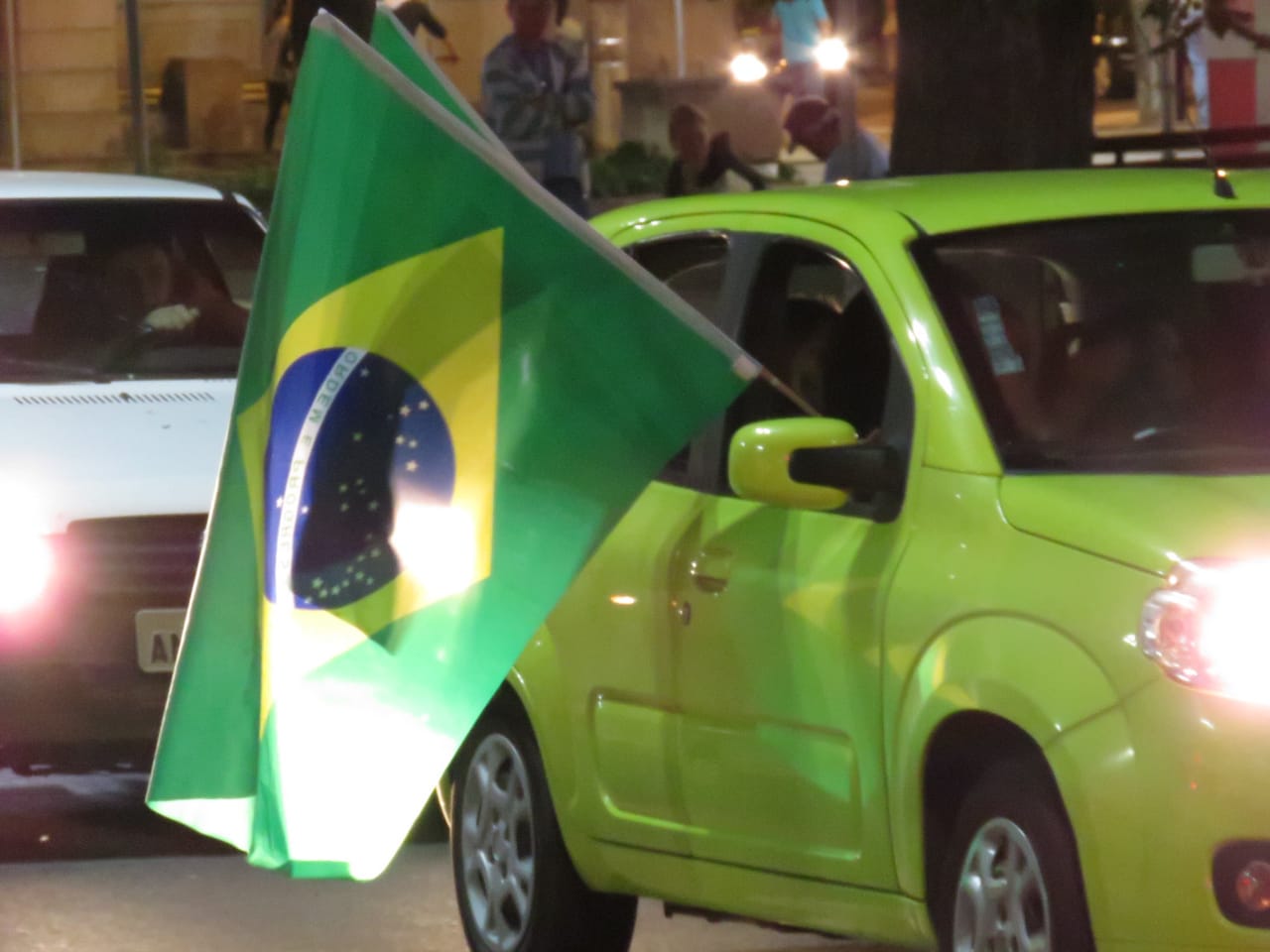 Ato em apoio aos caminhoneiros reúne 600 pessoas em Piracicaba