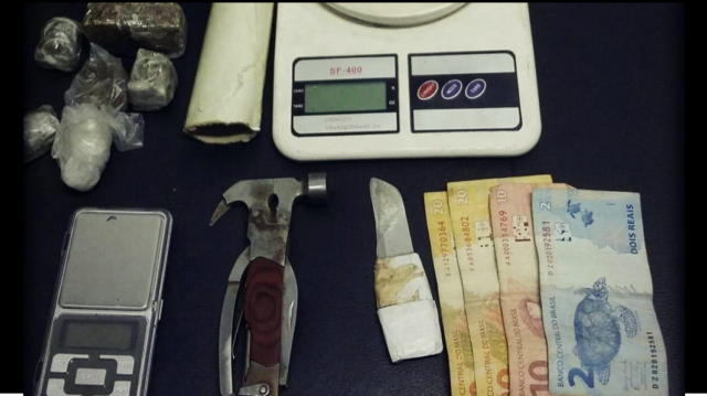 PM prende duas pessoas por envolvimento com tráfico, em Piracicaba