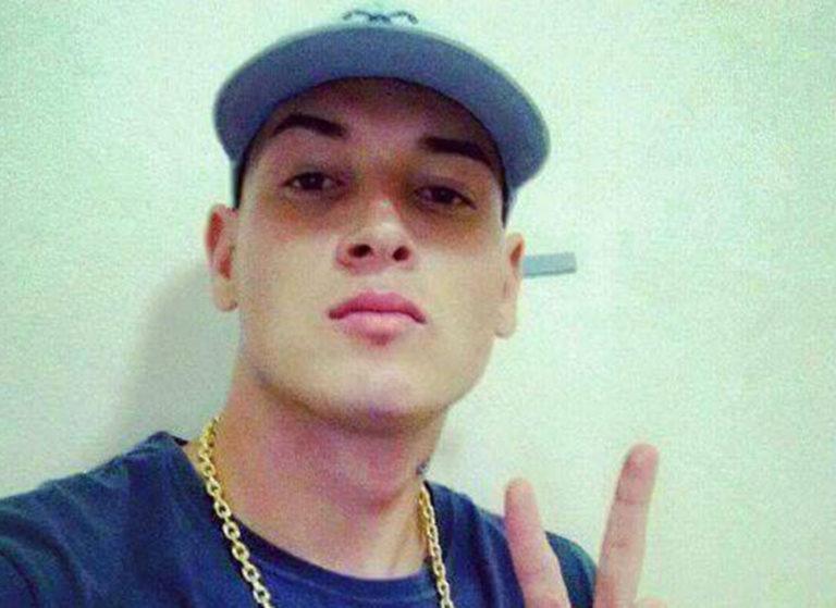 Jovem morre após ser atingido por quatro tiros