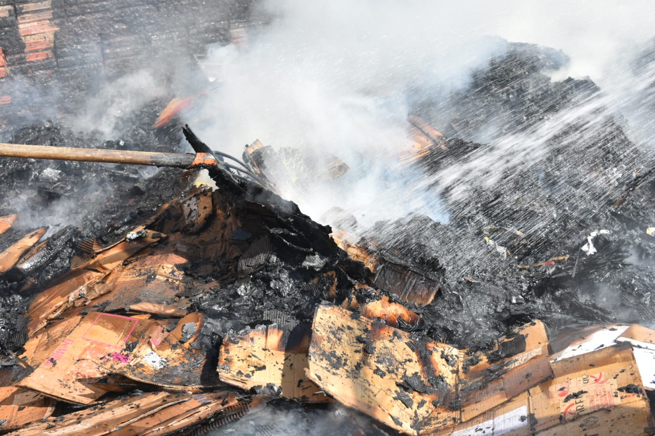 Incêndio atinge galpão de materiais recicláveis, em Piracicaba