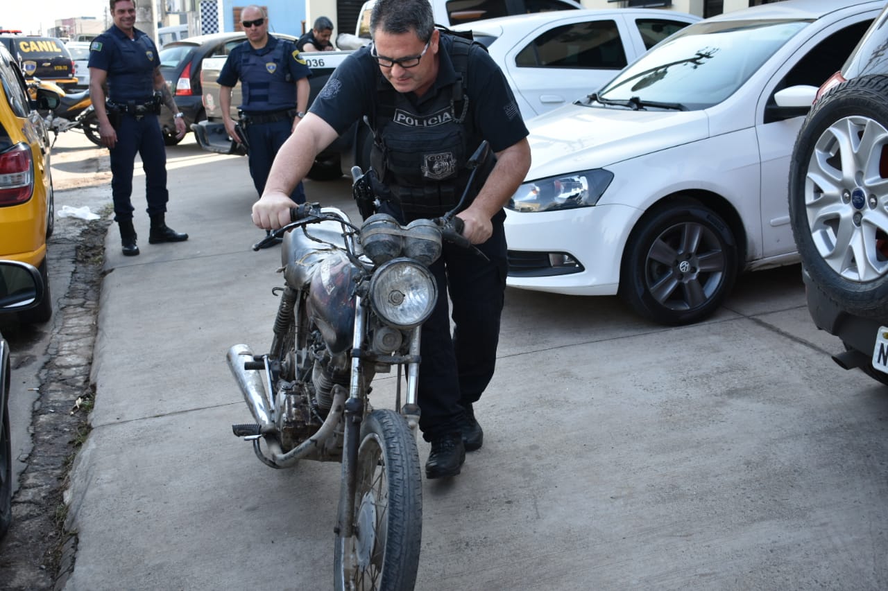 Acidente envolvendo três carros causa congestionamento em rua de Piracicaba