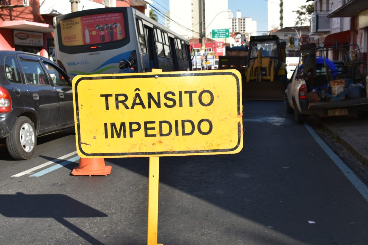 Obra no Centro de Piracicaba (SP) congestiona trânsito