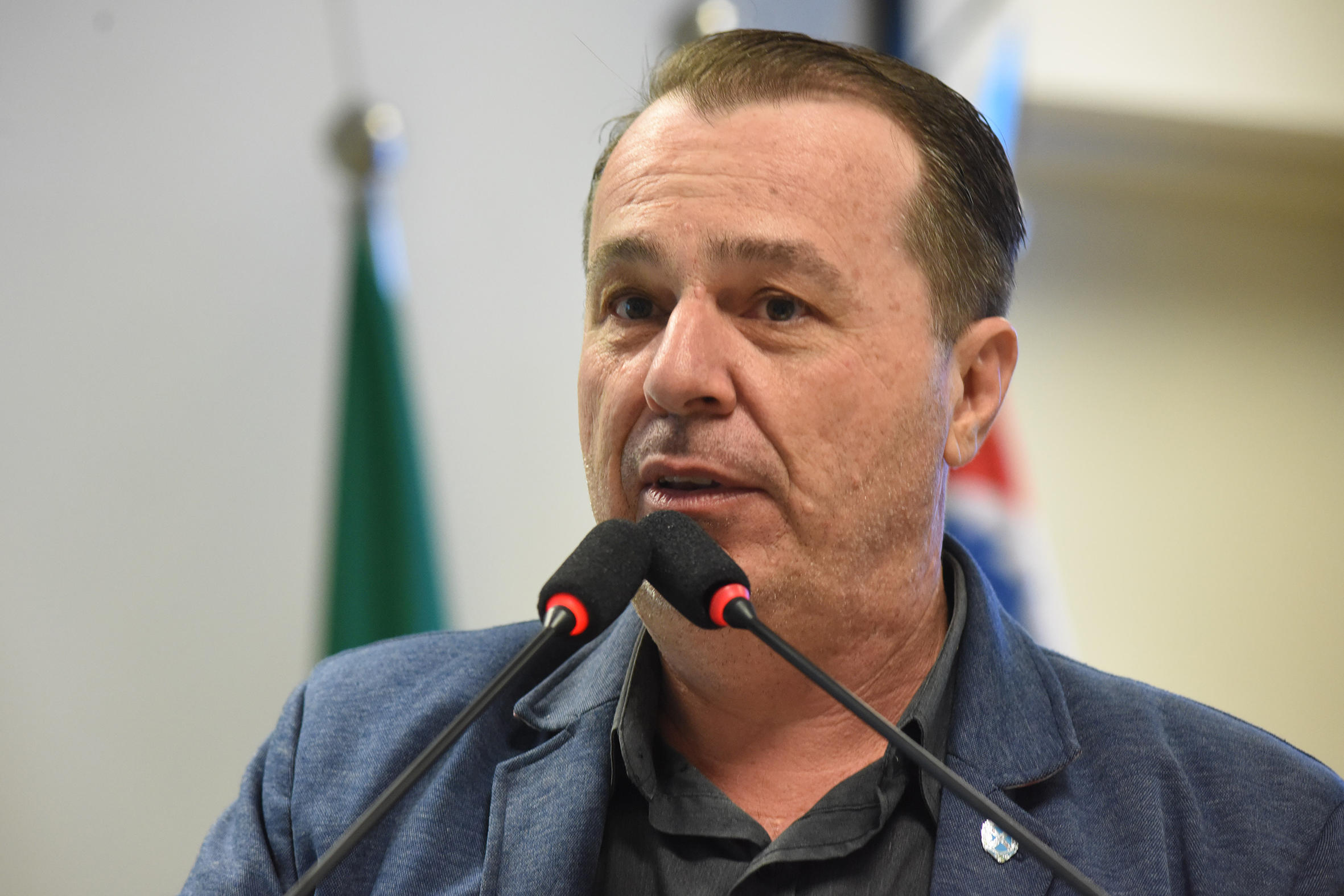 “Sumiram”, diz vereador sobre ganhadores de apartamentos da Emdhap