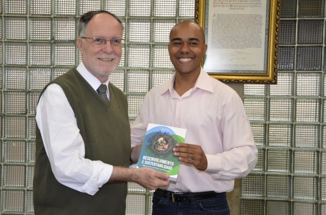 Piracicabano de 28 anos é aprovado na Grande École e vai estudar na França Vinicius Costa Barreiros, de 28 anos