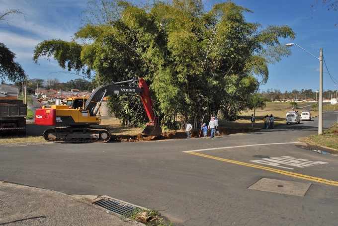 Barjas assina contrato para obras viárias em 20 pontos de Piracicaba