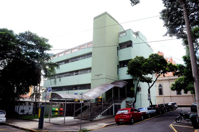 Câmara de Piracicaba realiza pregão para compra de filmadoras Piracicaba - prédio anexo da Câmara