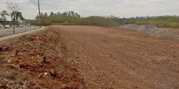 Terraplanagem sendo realizada no local. Foto: Felipe Ferreira e Justino Lucente