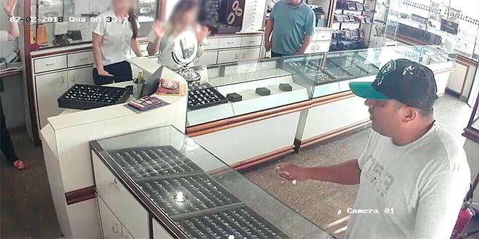 Polícia cumpre mandado de prisão e detém autor de roubo a joalheria