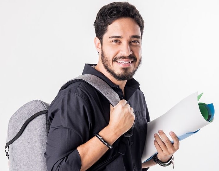 Diogo Almeida traz espetáculo “Vida de Professor” para Piracicaba (SP)