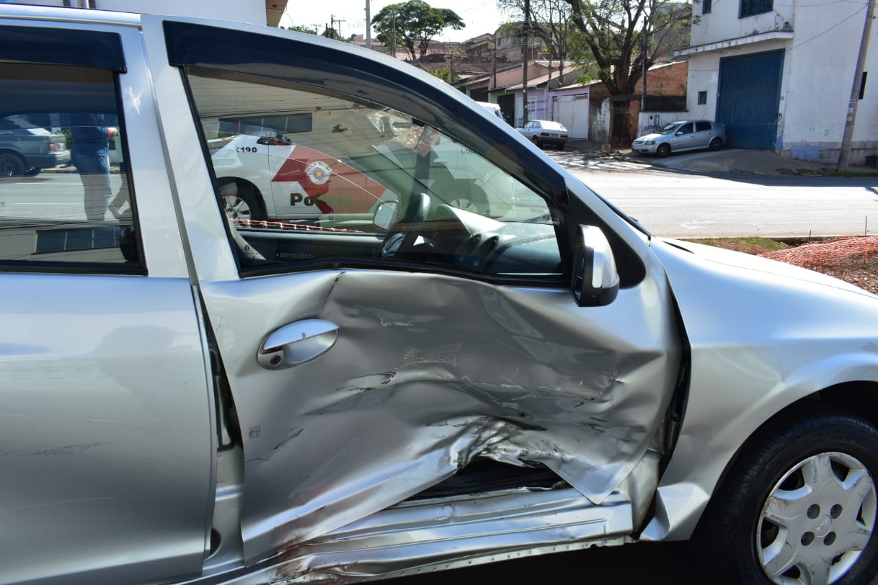 Em Piracicaba, acidente envolvendo dois carros deixa uma vítima