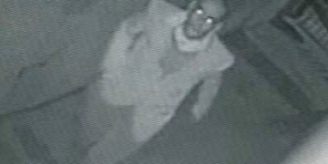 Homem que invadia residências para filmar mulheres tomando banho é detido