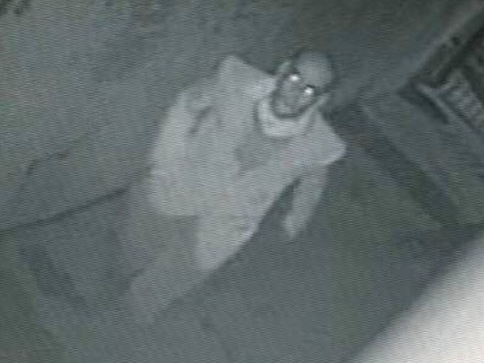 Homem que invadia residências para filmar mulheres tomando banho é detido