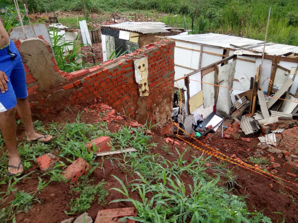 Homem que morreu após muro cair sobre seu barraco é identificado