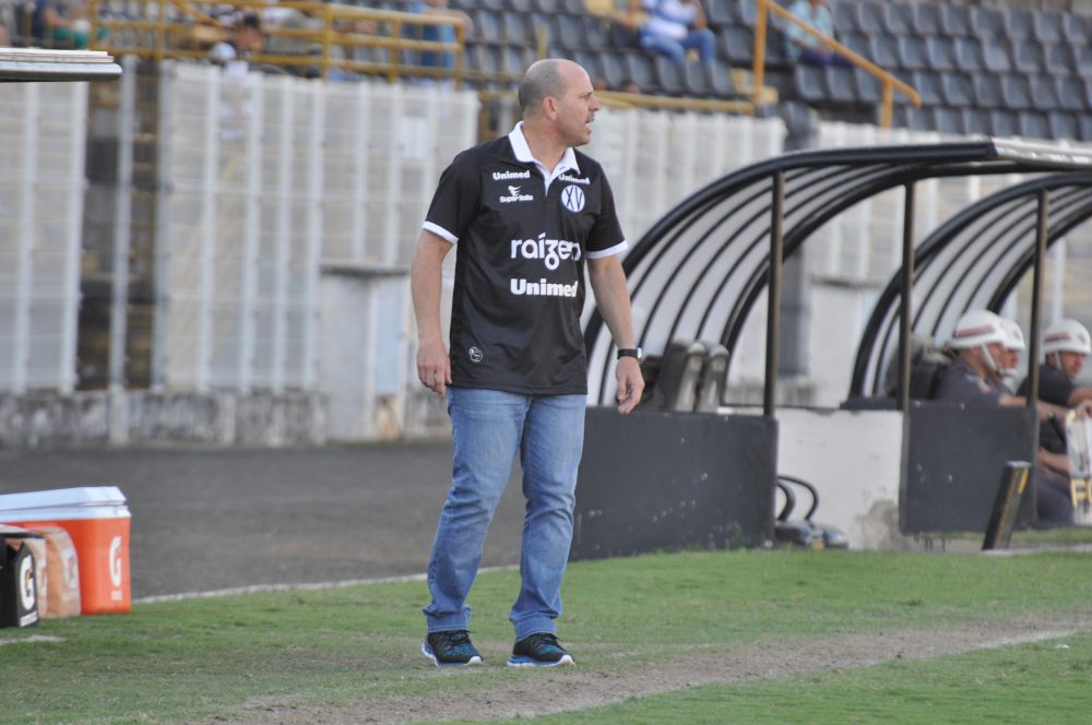 Cléber Gaúcho pede demissão e não é mais técnico do XV de Piracicaba
