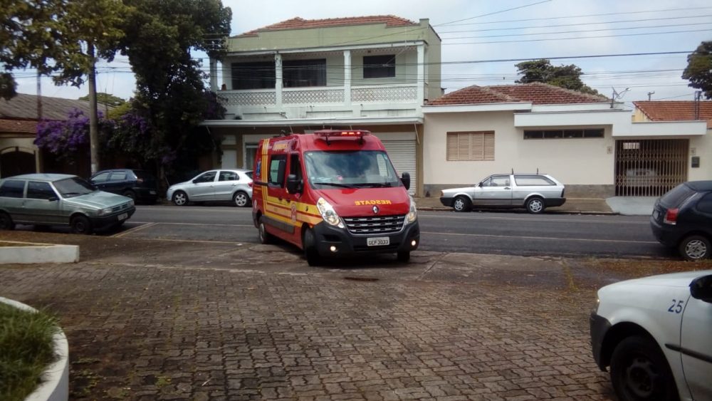 Motorista atropela homem de bicicleta e foge sem prestar socorro