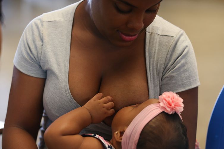 Registros de nascimento crescem 2,6% de 2016 a 2017 no Brasil