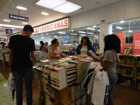 Shopping Piracicaba recebe edição especial da Feira do Livro Letrinha