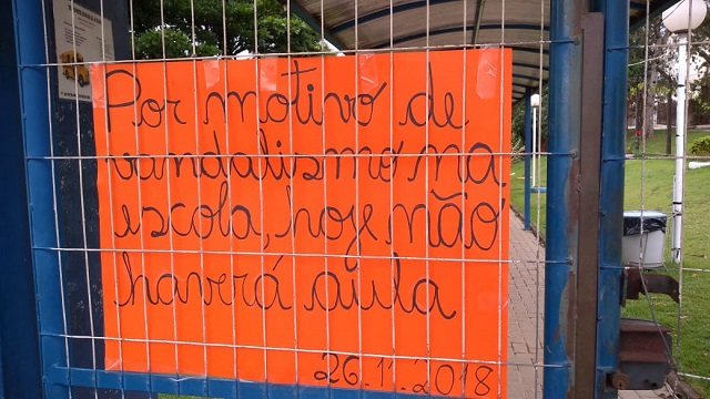 Escola de Piracicaba é alvo de vandalismo e suspende aulas nesta segunda (26) Escola de Piracicaba é alvo de vandalismo e suspende aulas nesta segunda (26)