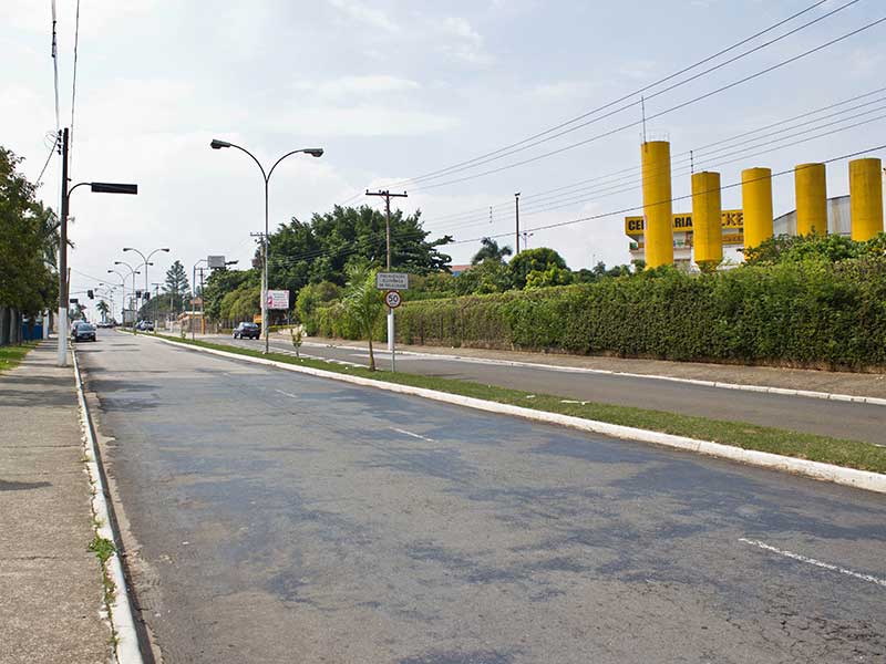Professor tem celular roubado em Avenida de Capivari