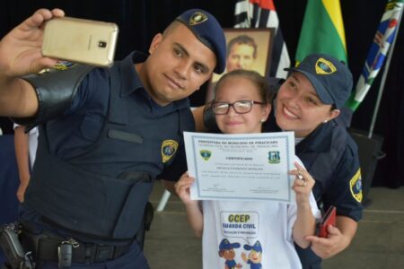 GCM dá palestra em escolas de Piracicaba para alertar crianças dos males das drogas GCM Piracicaba