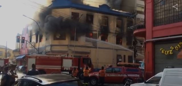 Incêndio atinge prédio no Centro de São Paulo