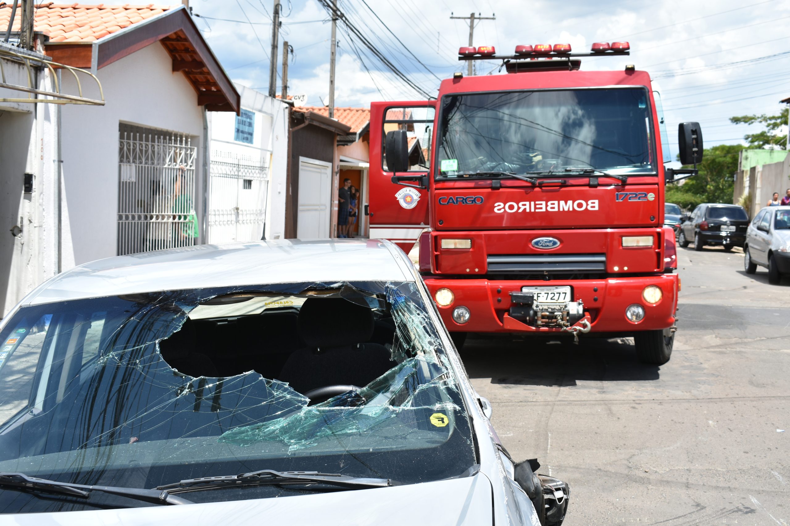 Homem fica ferido após capotar veículo em Piracicaba (SP)