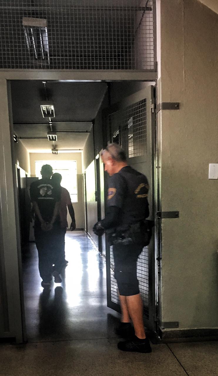 Homem é preso após furtar capacete; ele já tinha outras passagens pela polícia