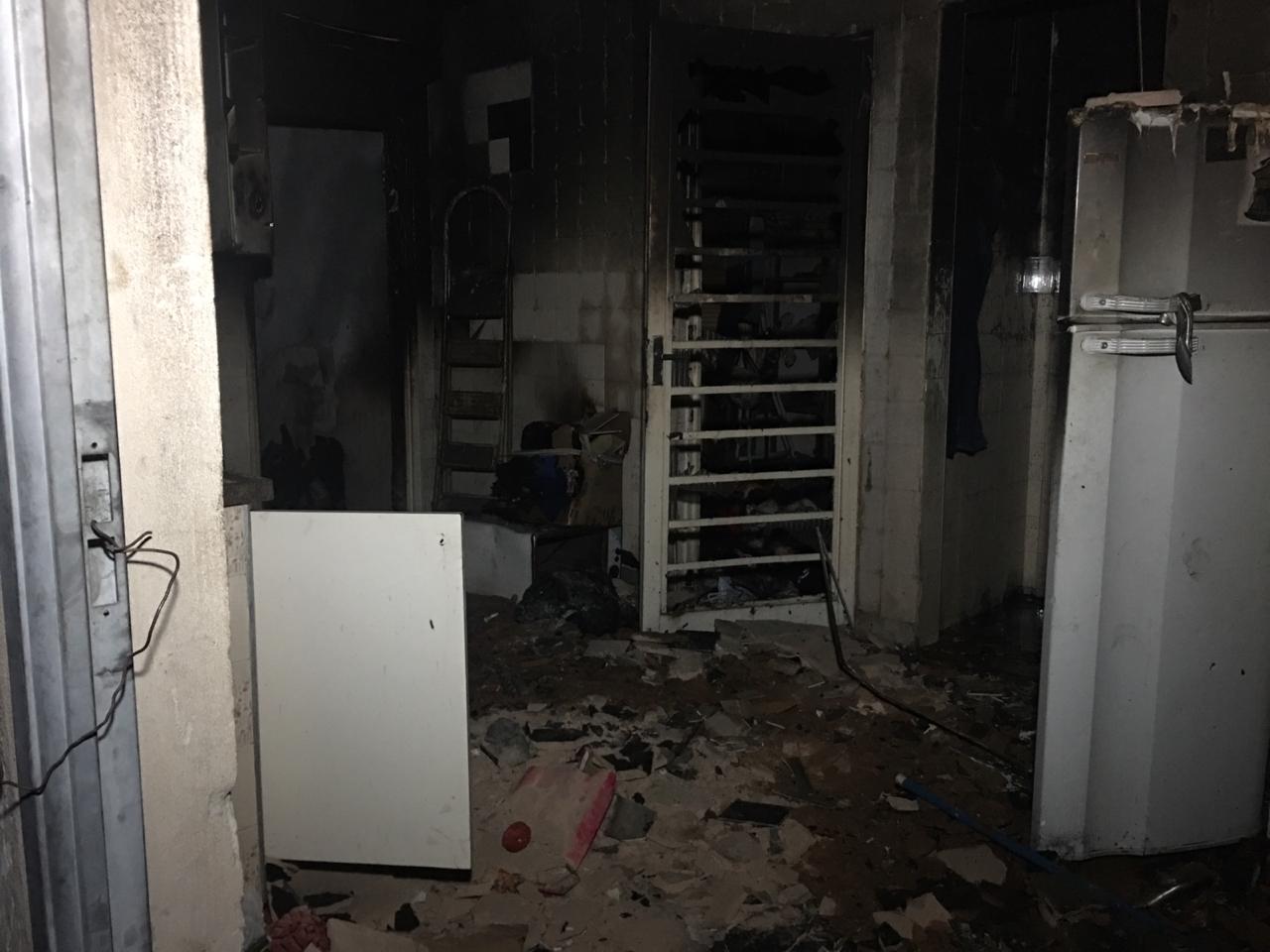 Em Piracicaba, mulher ateia fogo na própria residência e foge