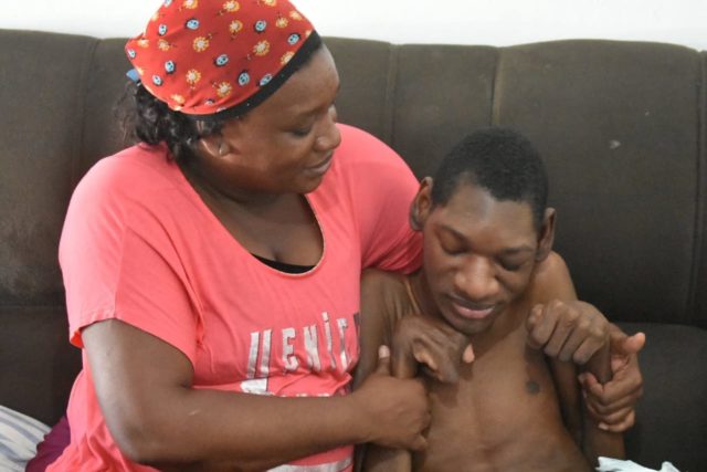 Em Piracicaba, mãe pede ajuda para filho com paralisia cerebral