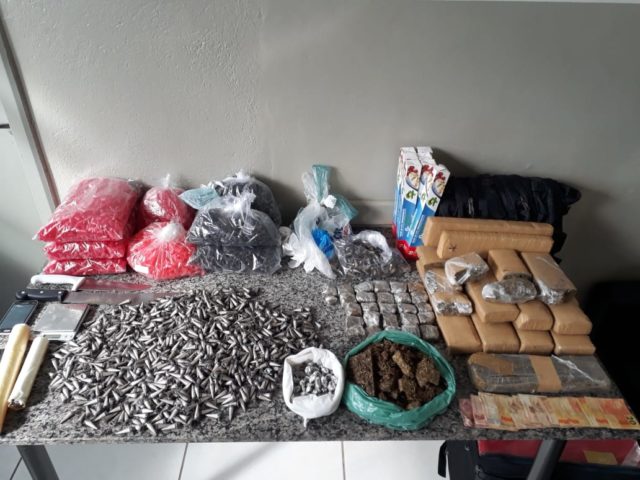 Em Piracicaba, PM prende cinco pessoas e apreende mais de 14 kg de drogas