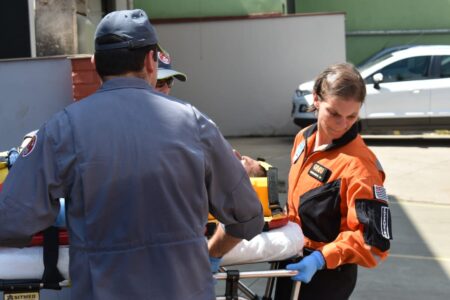 Motorista é fechado, perde controle de veículo e colide contra poste, em Piracicaba Piracicaba