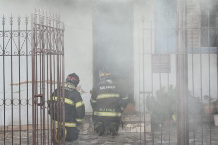 Residência na zona norte de Piracicaba (SP) é atingida por incêndio Piracicaba