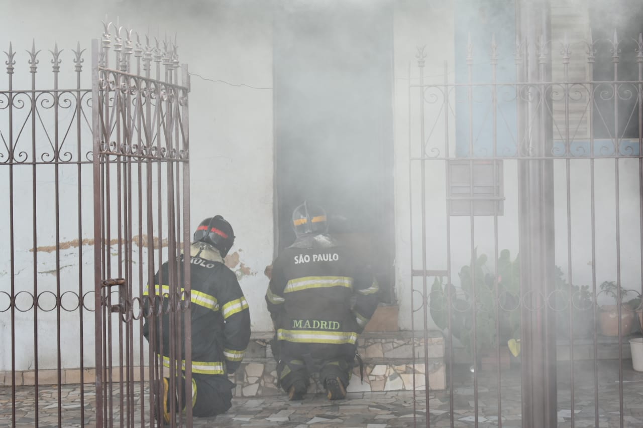 Residência na zona norte de Piracicaba (SP) é atingida por incêndio