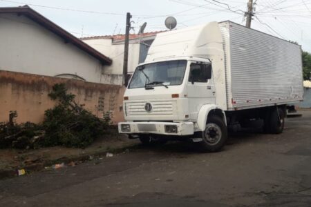 Bebê morre ao ser atropelado pelo caminhão do próprio pai neste domingo (27)