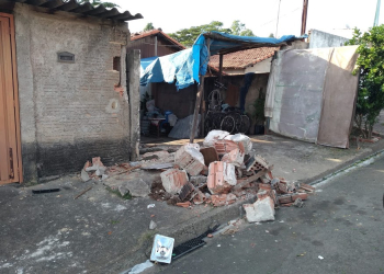 acidente - Motorista embriagado atropela duas pessoas, mata uma e foge a pé