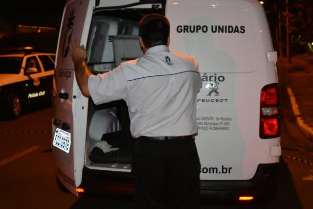 Homem é morto a tiros após invadir residência e ameaçar família em Piracicaba (SP)