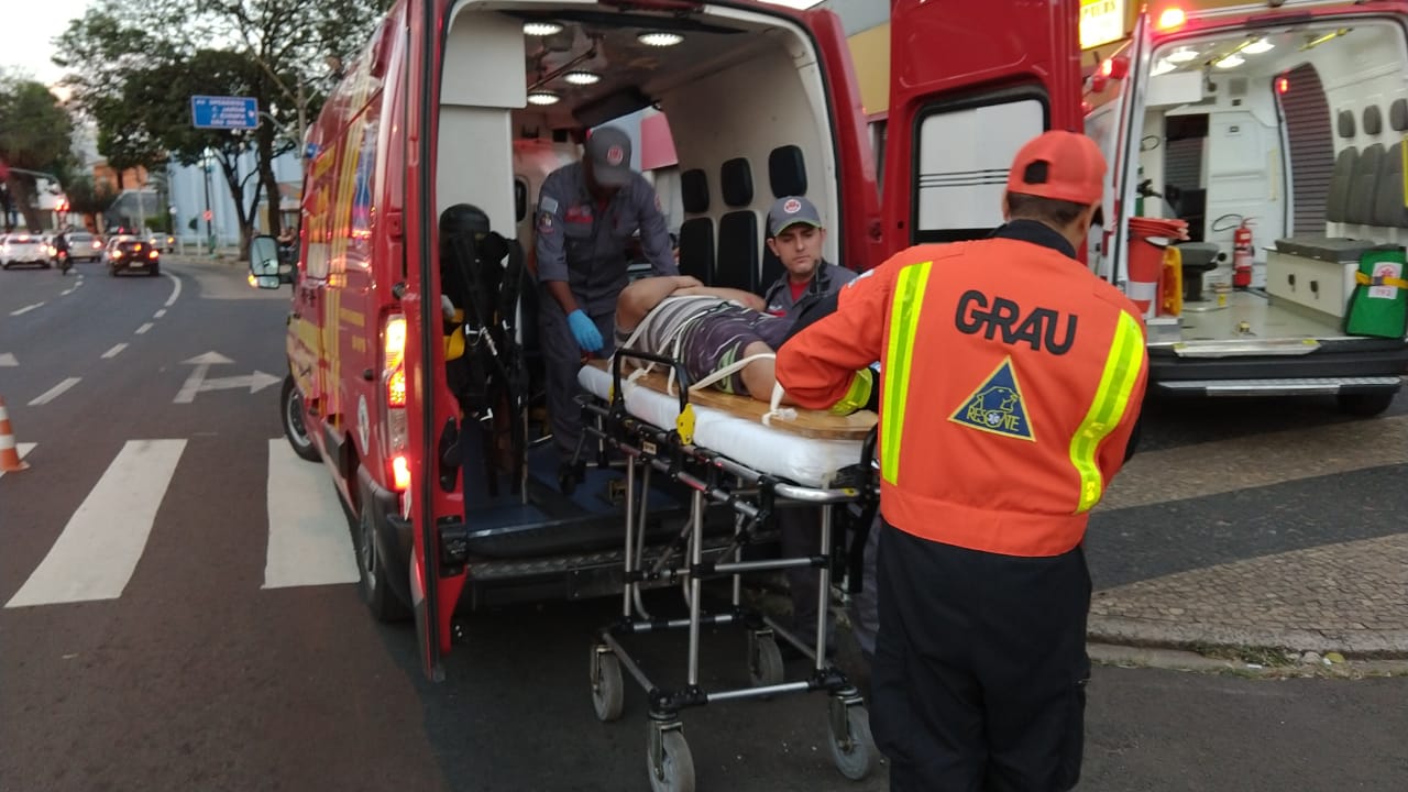 Motociclista que colidiu contra poste na tarde desta quarta (27) em Piracicaba, está na UTI em estado grave