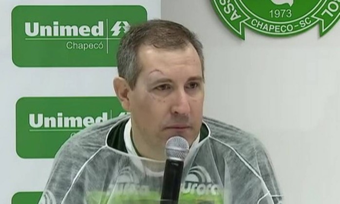 Jornalista Rafael Henzel, sobrevivente da tragédia da Chapecoense, é velado em Chapecó