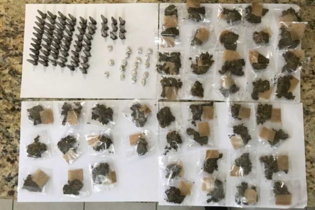 PM detém dois homens suspeitos de tráfico e apreende drogas em Capivari