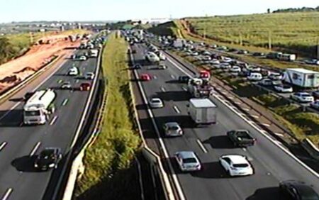 Cinco pessoas ficam feridas após colisão na Rodovia Dom Pedro, em Campinas (SP)