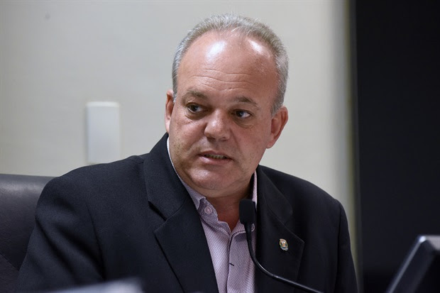 Gilmar Rotta pede parecer sobre manutenção de pagamentos a vereador afastado
