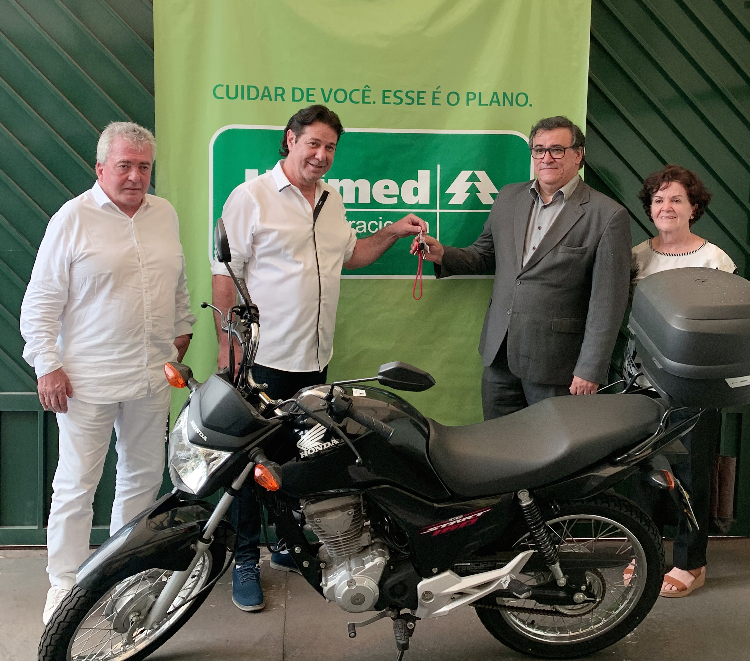 Unimed Piracicaba doa moto avaliada em R$ 5 mil para ajudar Lar Betel