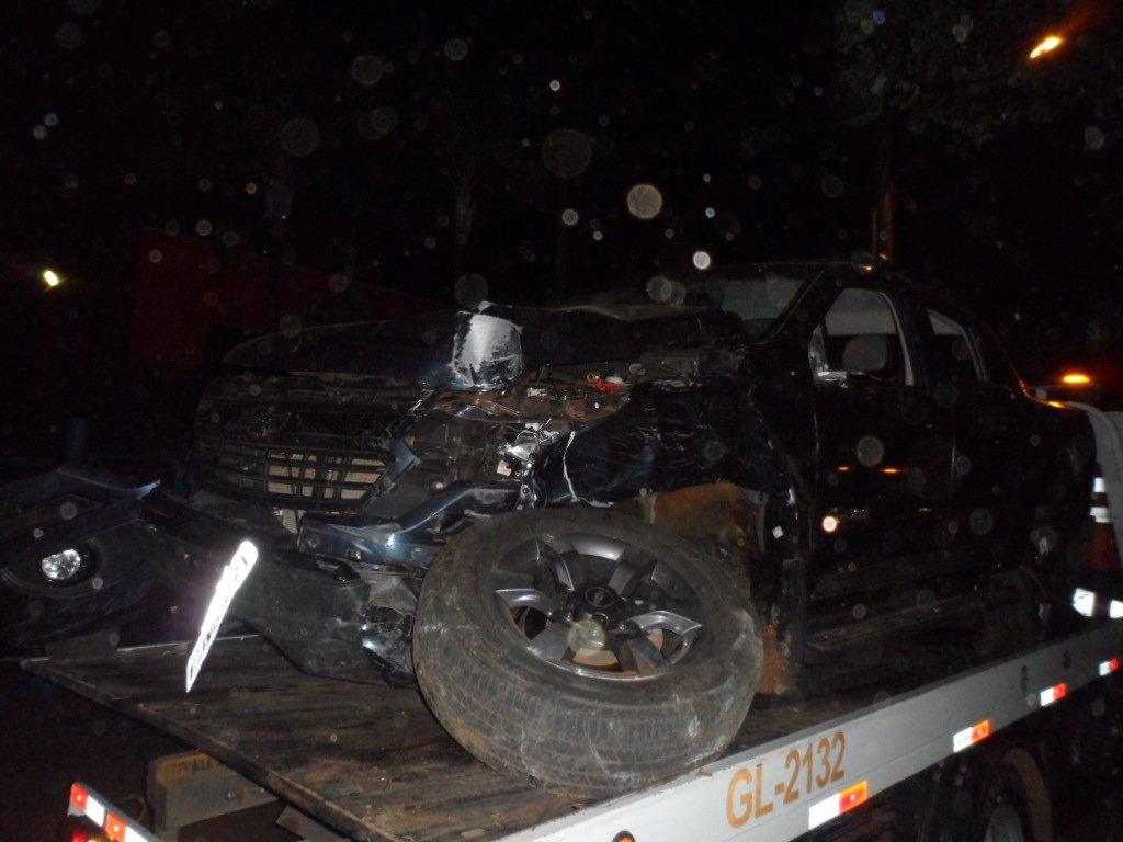 Após fugir da PMR, motorista bate camionete em Piracicaba