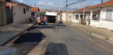 Serviços de tapa-buracos são realizados em quatro regiões de Piracicaba
