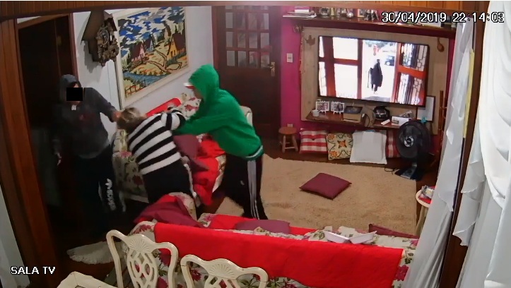 Idosa de 70 anos é agredida durante assalto a residência em Campinas