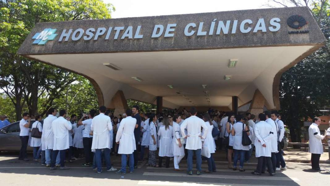 Em Campinas, jovem morre após ser baleado na frente de casa noturna