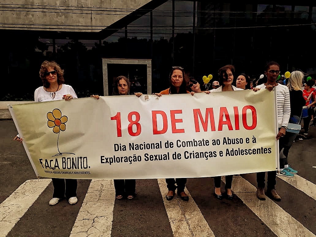 Passeata em combate ao abuso sexual infantil toma ruas do Centro de Piracicaba