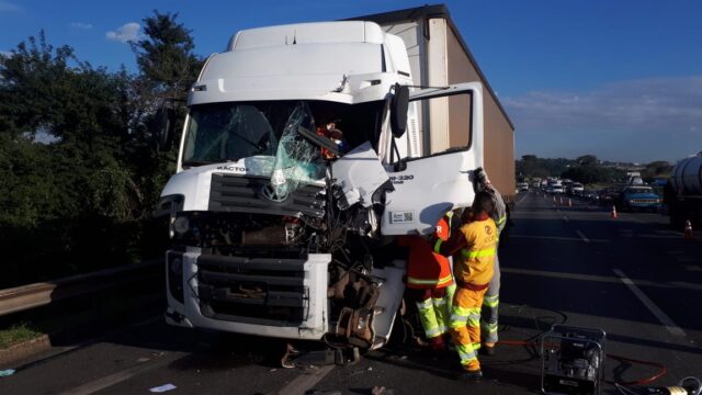 Colisão entre quatro veículos deixa uma pessoa em estado grave em Campinas